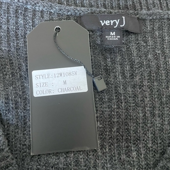 NWT very J women’s oversized charcoal sweater w/open shoulders 3/4 sleeves M - Picture 5 of 6